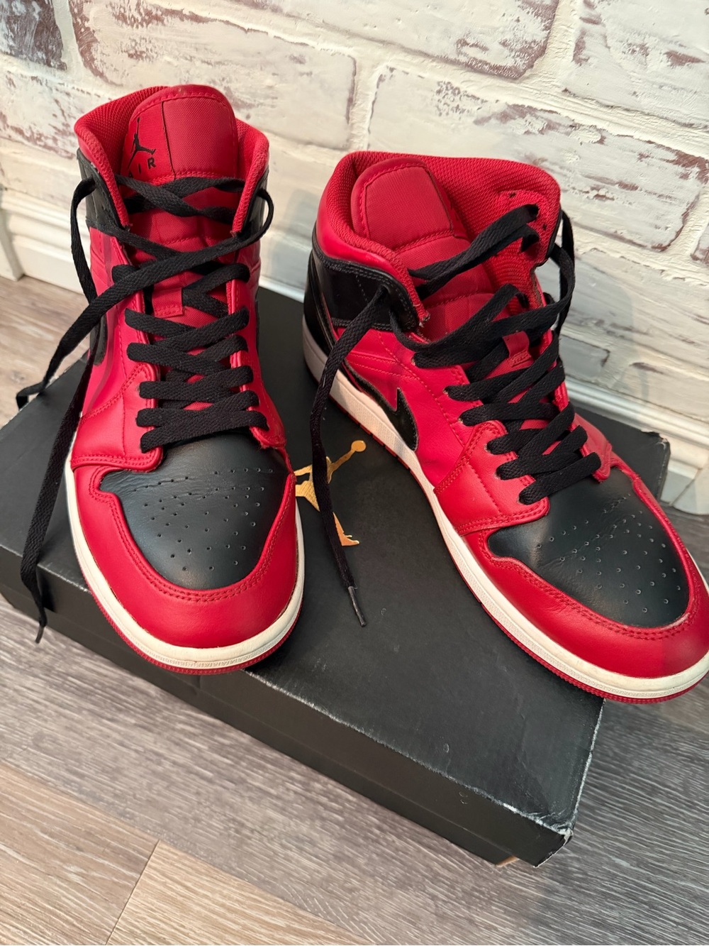 Nike Air Jordan 1 Mid Reverse Bred 2022 Red and Black High-Top Basketball